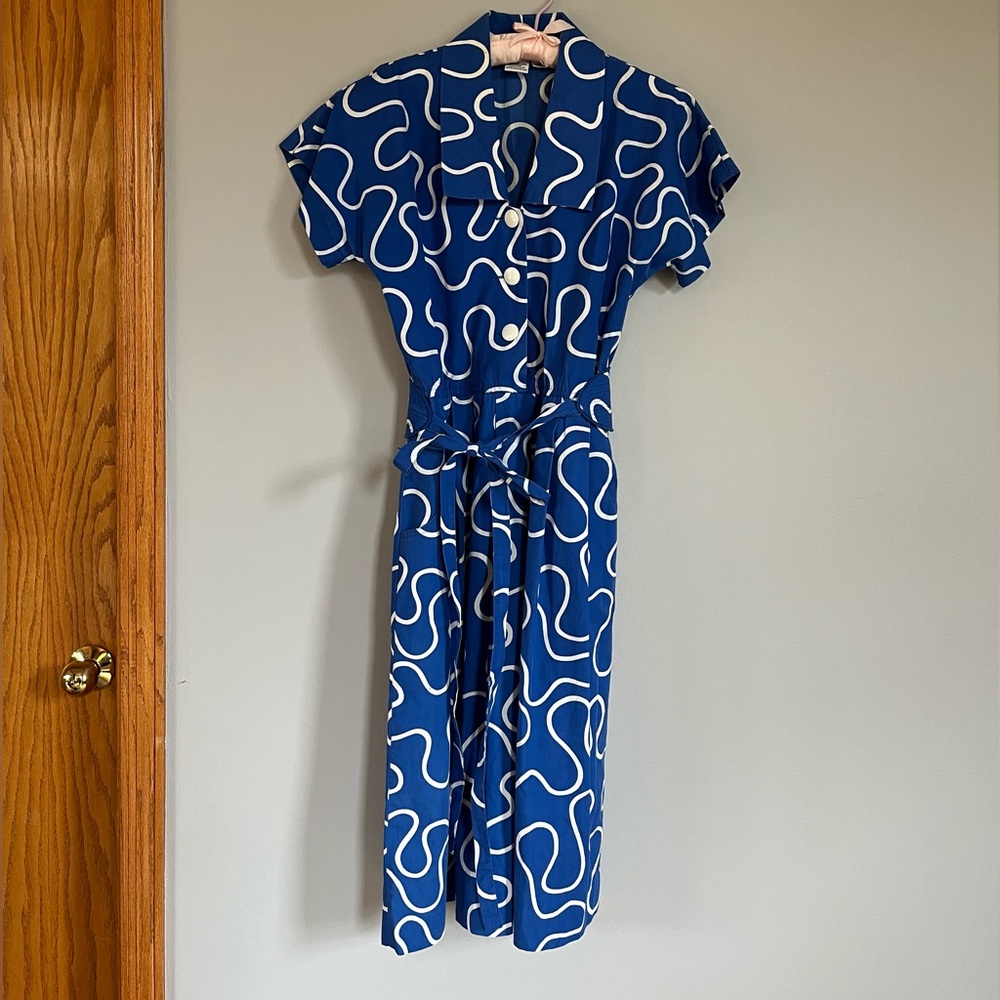 Vintage ultramarine blue squiggly patterned midi dress 💙